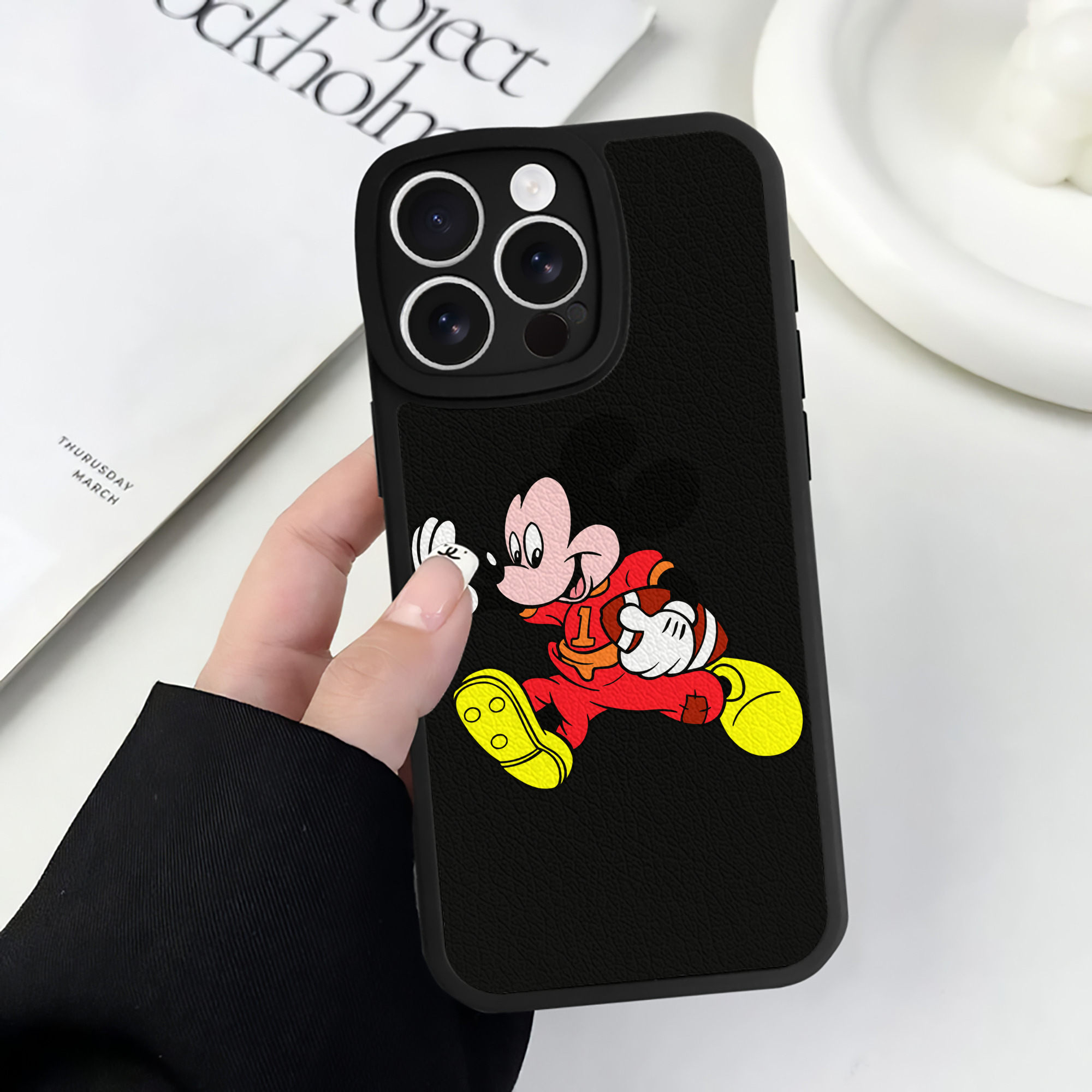（画像用） ミッキーマウス Mickey Mouse 【iPhone 16シリーズ対応】シリコンスマホケース（レザー調） 材質：シリコン